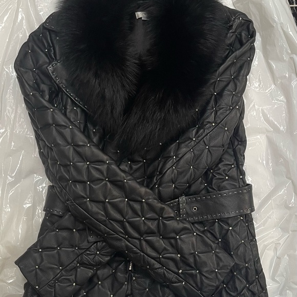 CACHE QUILTED SOFT LEATHER FOX FUR DETACHABLE COLLAR, SILVER DETAILING ON JACKET - Picture 2 of 16